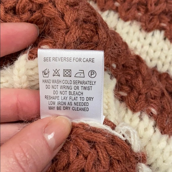 Sweater - Picture 5 of 6